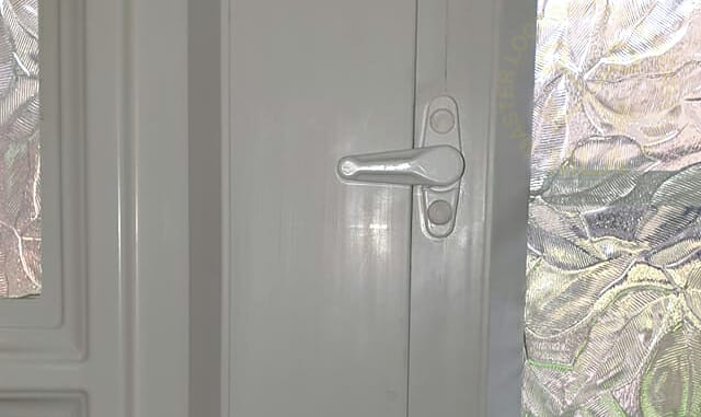 A Sash Jammer fitted to front door