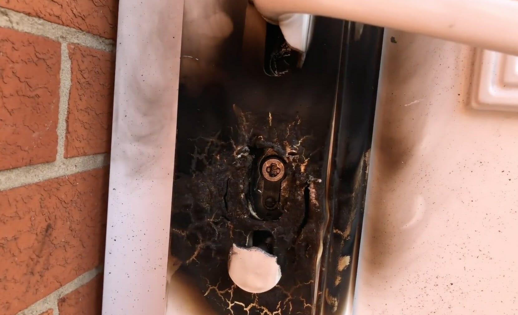Anti Snap lock preventing Blowtorch burglary