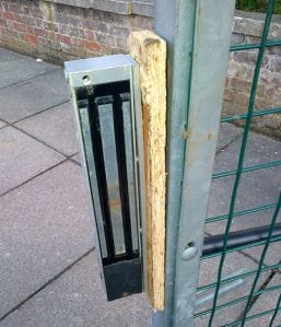Magnetic Lock fitting Poor